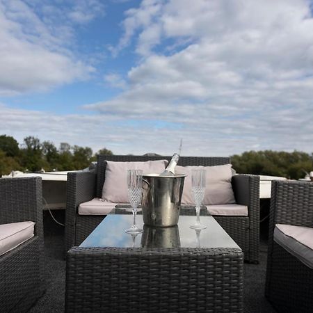 Eucala Motor Yacht Hotel East Molesey Buitenkant foto