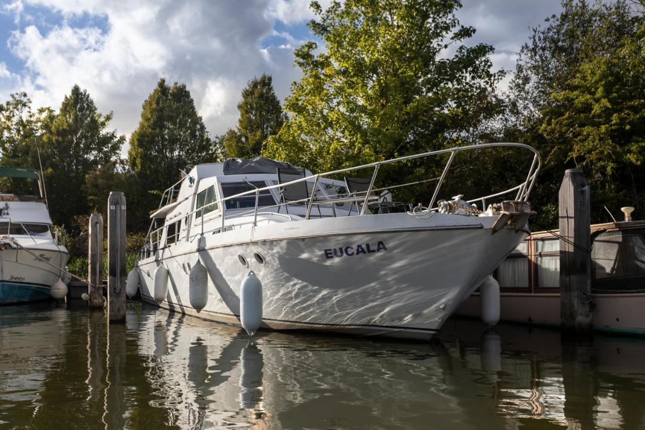 Eucala Motor Yacht Hotel East Molesey Buitenkant foto