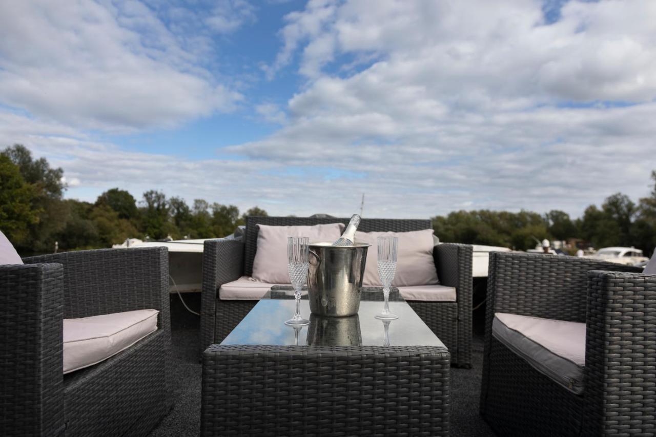 Eucala Motor Yacht Hotel East Molesey Buitenkant foto