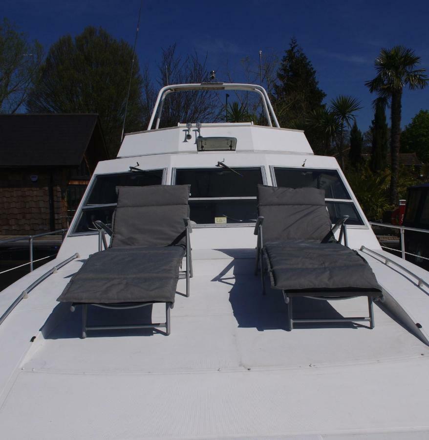 Eucala Motor Yacht Hotel East Molesey Buitenkant foto